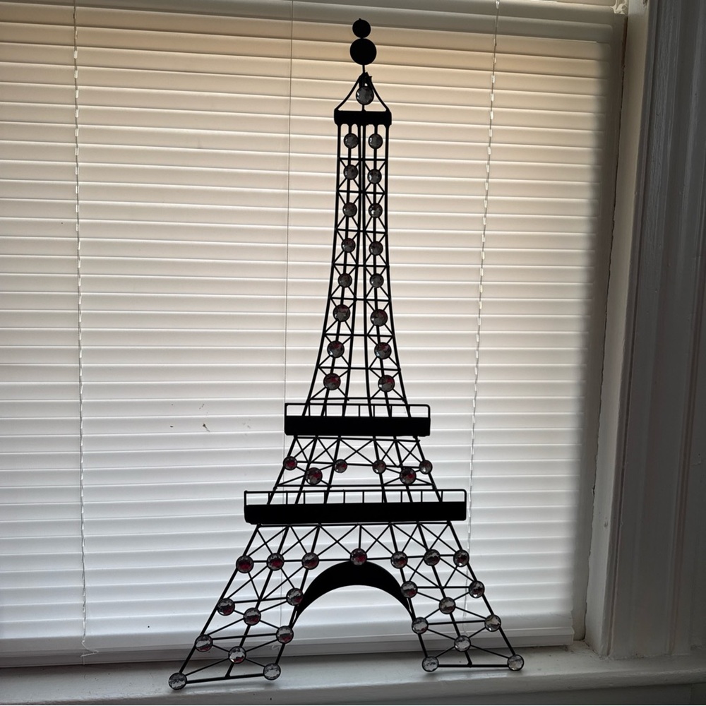 Black and Red Eiffel Tower Wall Decor